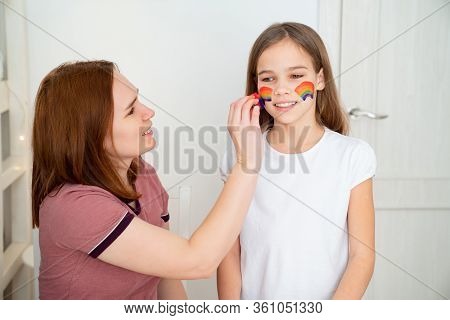 Stay Home. Redhead Mom Draws The Blonde Daughter Of The Rainbow On Her Face. Flashmob Chasetherainbo