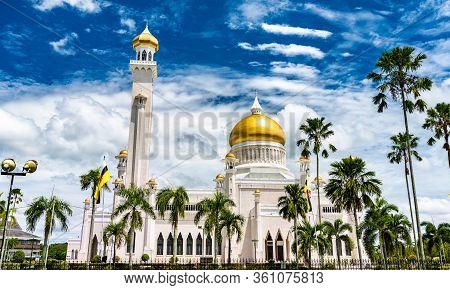 Omar Ali Saifuddien Mosque In Bandar Seri Begawan, The Capital Of Brunei