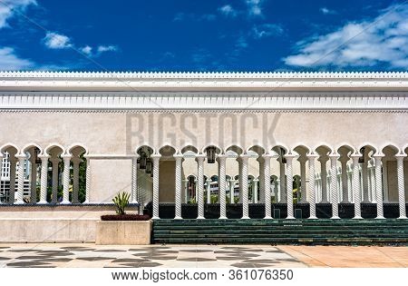 Omar Ali Saifuddien Mosque In Bandar Seri Begawan, The Capital Of Brunei