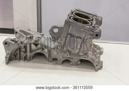 Aluminium Die Casting Products Made From High Pressure Injection Machine Using Molten Metal And Meta