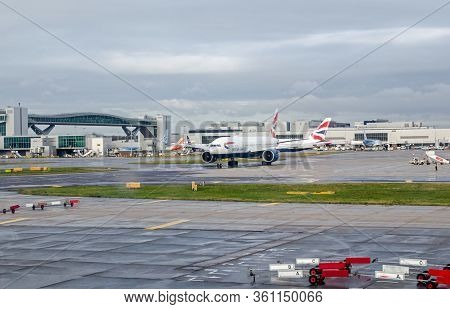 Gatwick, Uk - January 3, 2020: British Airways Planes Preparing To Fly From Gatwick Airport On A Sun