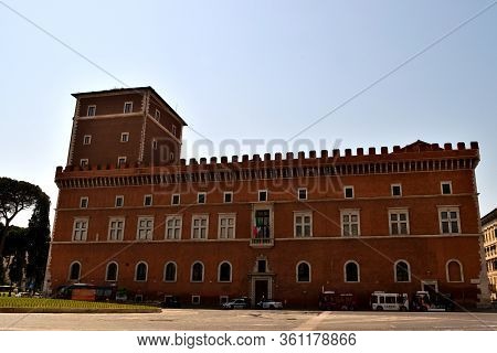 April 8th 2020, Rome, Italy: View Of The Palazzo Venezia Without Tourists Due To The Lockdown