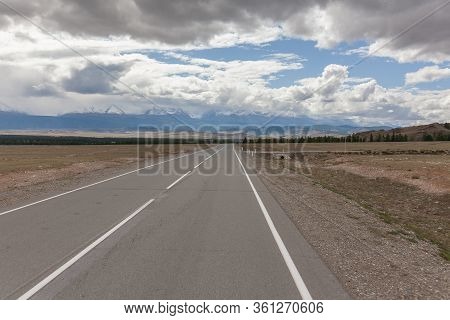 Summer In Altai Russia, Road To Altai Mountains, Beautiful Summer View Of Altai Mountains.