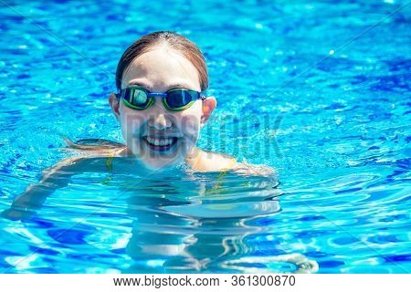Beautiful Young Armless Woman Training To Swim In Pool At Tropical Resort