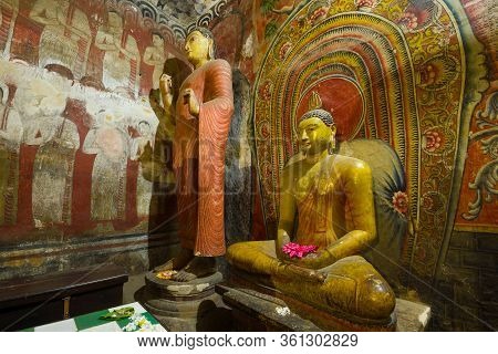 Dambulla, Sri Lanka - February 08, 2020: Sculpture Of One Of The First Kings Of Sri Lanka Next To Th