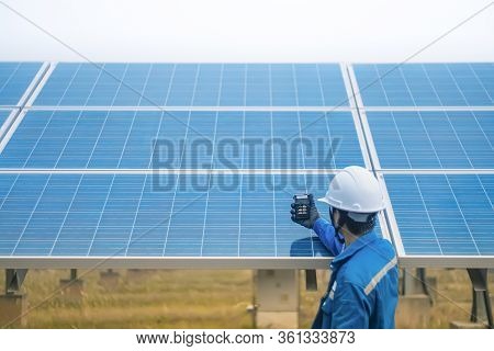 Engineering Used Solar Intensity Meter To Measure The Degree Of Solar Panel To Confirm To Systems Wo