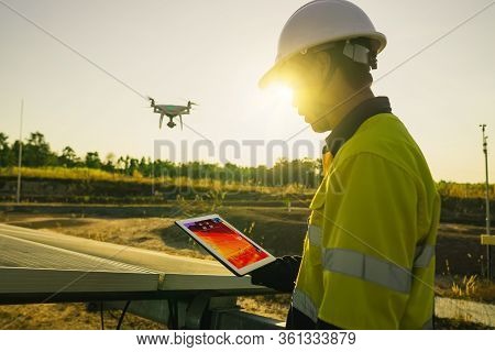 Engineers Use The Infrared Scanner Is Installed On The Drone To Check The Heat, Humidity, Irradiance