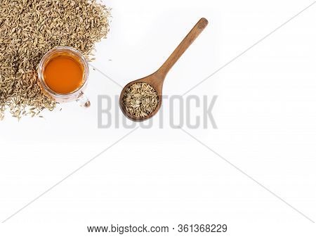 Foeniculum Vulgare - Herbal Tea Fennel Tea In Glass Cup With Dried Fennel Seeds