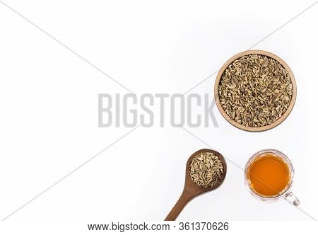 Foeniculum Vulgare - Herbal Tea Fennel Tea In Glass Cup With Dried Fennel Seeds