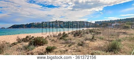 Fully Equipped Modern Spanish City Beach Sagaro, Girona, Spain