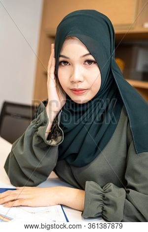 The Beautiful Muslim Woman Wearing Hajab,raise Hand Touch Her Cheek,portrait Of Model Posing