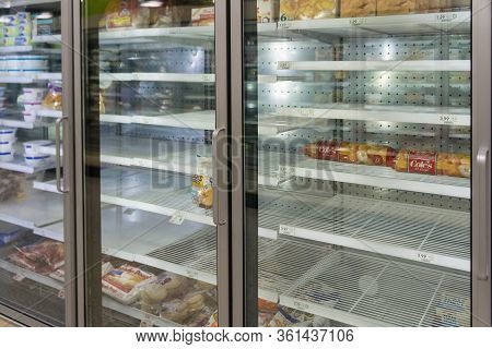04/02/20: Empty Freezer Shelves At Publix Featuring Frozen Food Shortage Including Organic Vegetable