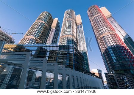 Sydney, Australia - November 24, 2016: Gallery, Walking Path To Barangaroo International Towers Sydn