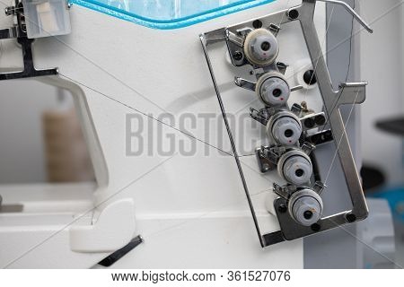 A Specialized Sewing Machine For Entrepreneurs Who Have Large Orders For Fabric.