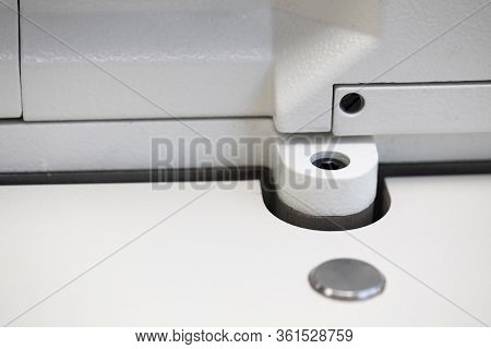 A Specialized Sewing Machine For Entrepreneurs Who Have Large Orders For Fabric.