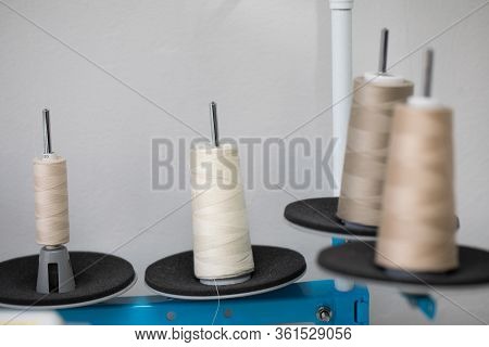 Industrial 4-thread Overlock Sewing Machine For Tailor's Shop.
