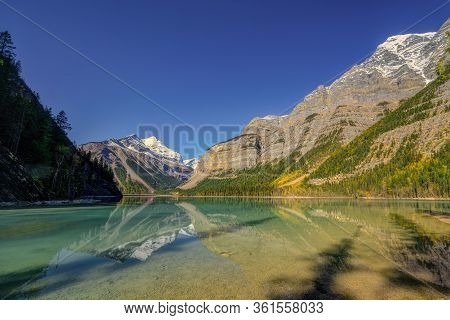 Mount Robson And Whitehorn Mountain, Kinney Lake, Jasper Alberta Kanada