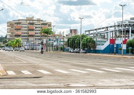 Campo Grande - Ms, Brazil - March 30, 2020: The Fernando Correa Da Costa Avenue With A Little Traffi