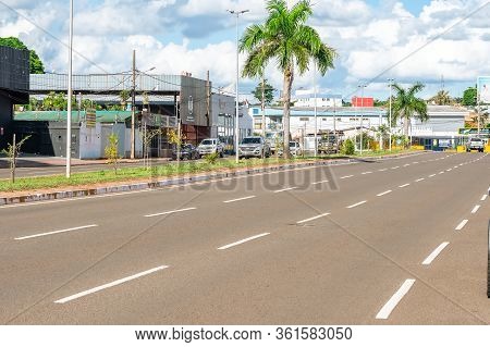Campo Grande - Ms, Brazil - March 30, 2020: The Fernando Correa Da Costa Avenue With A Little Traffi