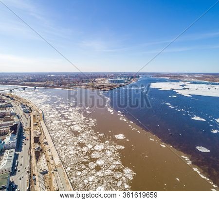 Spring Ice Drift In Nizhny Novgorod, On Strelka, The Confluence Of The Oka And Volga. Shooting From 