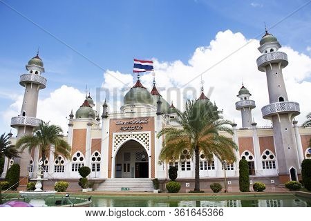Thai People And Foreign Travelers Travel Visit And Respect Praying In Central Mosque Or Masjid Klang