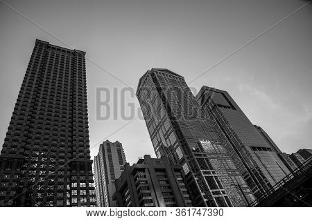 Chicago, Il, Usa - November 9th 2019 - 77 West Waker, One Of The Many Famous Skyscrapers In Chicago
