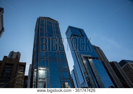 Chicago, Il, Usa - November 9th 2019 - 77 West Waker, One Of The Many Famous Skyscrapers In Chicago