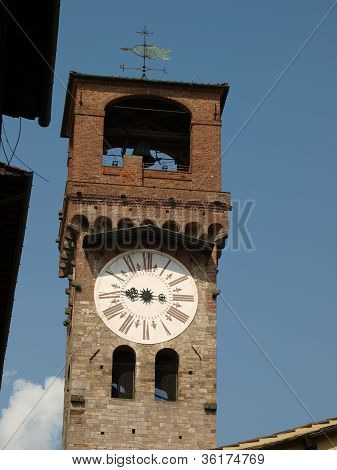 Torre delle Ore in Lucca.  Toscane, Italië