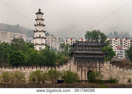 Baidicheng, China - May 7, 2010: Qutang Gorge On Yangtze River. Landscape Closeup Of Gate And Pagoda