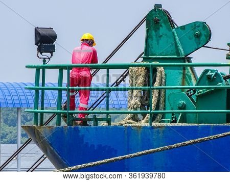 Labuan,malaysia-july 29,2019:sea Crew Ship Controlling The Hydraulic Ship Winch Mechanism With Hawse
