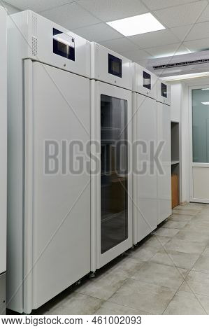 Medical Refrigerators For The Storage Of Medicines With Constant Temperature Maintenance, Industrial