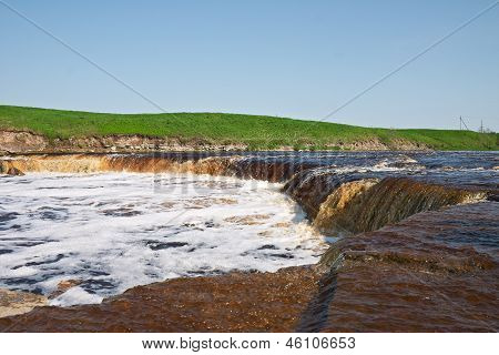 Tosnenskiy Falls
