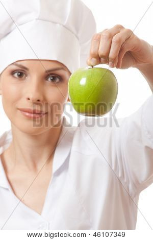 Smilende kvinde cook med apple, isoladed på hvid baggrund