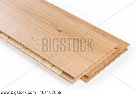Three-layer Engineered Wood Flooring Boards With White Oak Face Layer, Pine Core Layer And Glue-less
