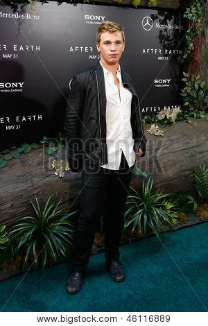 NEW YORK - 29 maggio: Attore Nick Gruber frequenta la premiere di 