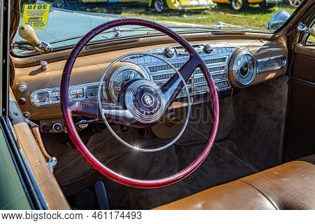 Daytona Beach, Fl - November 24, 2018: Interior View Of A 1947 Lincoln H-series Style 76 Convertible