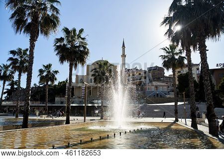 Durres, Albania - 05.18.2021: The Grand Mosque Of Durres. Square With Fountains In Front Of The Mosq
