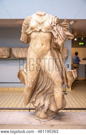 London, Uk - August 19, 2022: Exhibits From Classical Greece Inside The Famous British Muesum In Lon