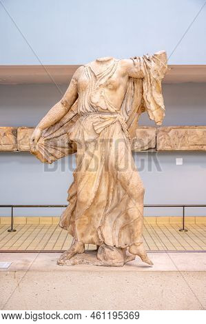 London, Uk - August 19, 2022: Exhibits From Classical Greece Inside The Famous British Muesum In Lon