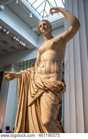 London, Uk - August 19, 2022: Exhibits From Classical Greece Inside The Famous British Muesum In Lon