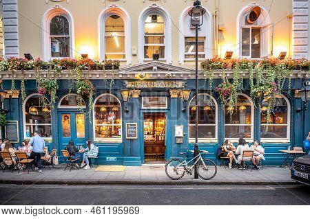 London, Uk - August 25, 2022: Exterior Of The Museum Tavern Pub In London At Night.