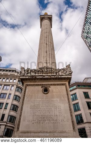 London, Uk -  August 21, 2022:  View Of The Monument To The Great Fire Of London Fluted Doric Column