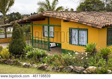 Antioqueña Rural Peasant House - Traditional Architecture Of Colombia