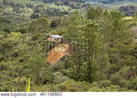 Colombian Country House - Basic And Rustic Peasant Construction