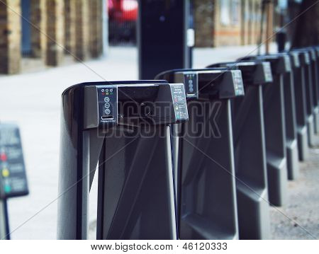 Cyklus leje docking-stationer