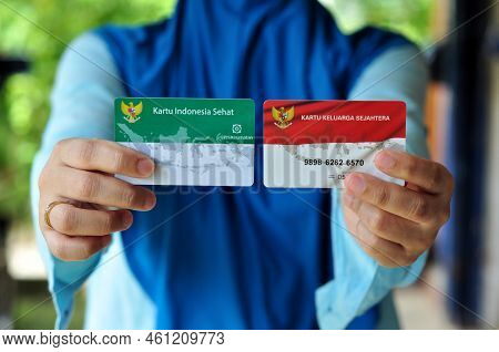 Jakarta, Indonesia - September 9, 2022 : A Young Mother Holds A Prosperous Family Card And Healthy I