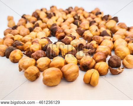 Roasted Chickpea Roasted Gram Roasted Chana Roasted Kabuli Chana Dried Seeds Heap Closeup Image Phot