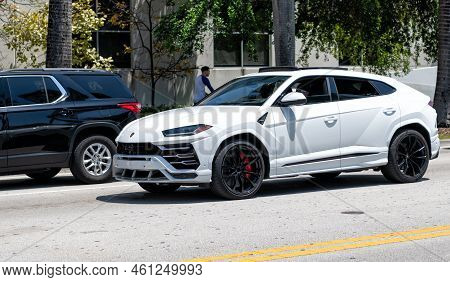 Miami Beach, Florida Usa - April 15, 2021: 2019 Giallo Auge Lamborghini Urus, Corner View