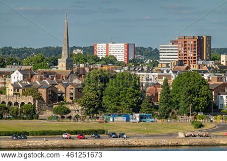 Southampton, England, Uk - July 7, 2022: Harbor Scenery. Green Mayflower Park On River Test Shorelin
