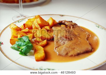 Bøf med Sauce på en plade